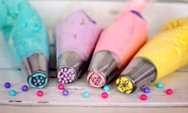 7 female bakers with amazing cake decorating skills