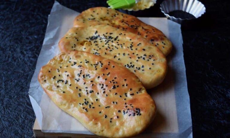 Read more about the article Amritsari Paneer Kulcha Recipe