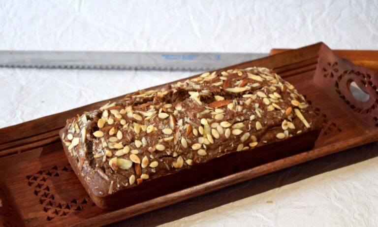 Read more about the article Make Eggless Banana Cake at Home