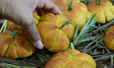 Pumpkin Dinner Rolls with Whole Wheat: A Perfect Halloween Treat