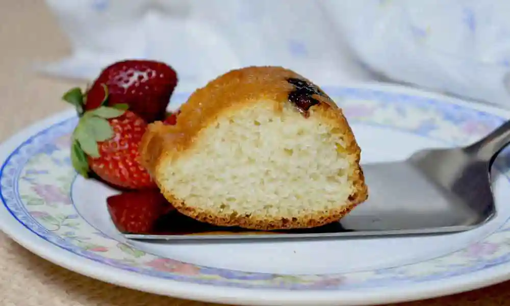 Yeasted-Lemon-Cake-Slice