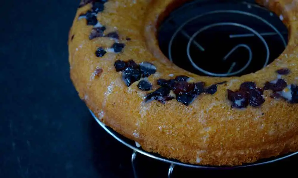 Yeasted-lemon-cake-baed