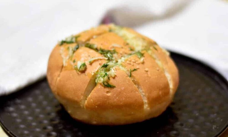 Read more about the article Party Cheese Bread Recipe | Cheese and Garlic Bread