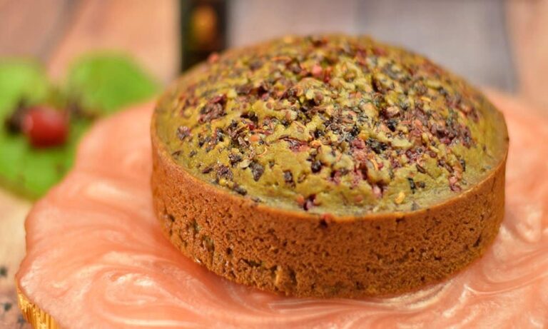 Read more about the article Eggless Paan Cake Recipe | Indian Paan Gulkand Cake