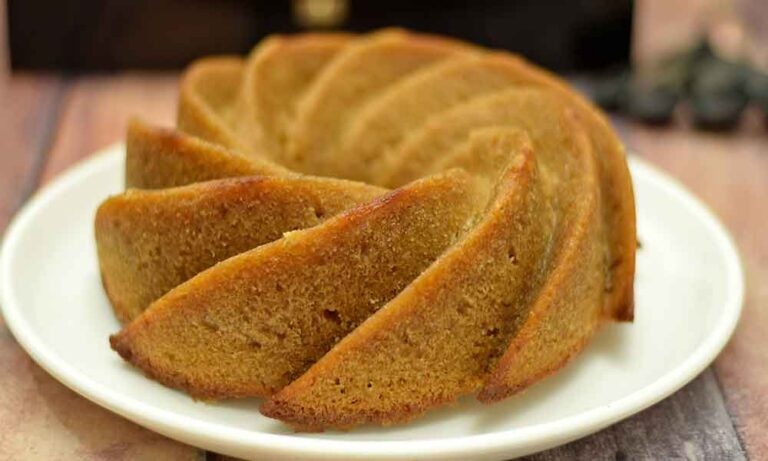 Read more about the article Eggless Masala Chai Cake | Spiced Indian Tea Cake