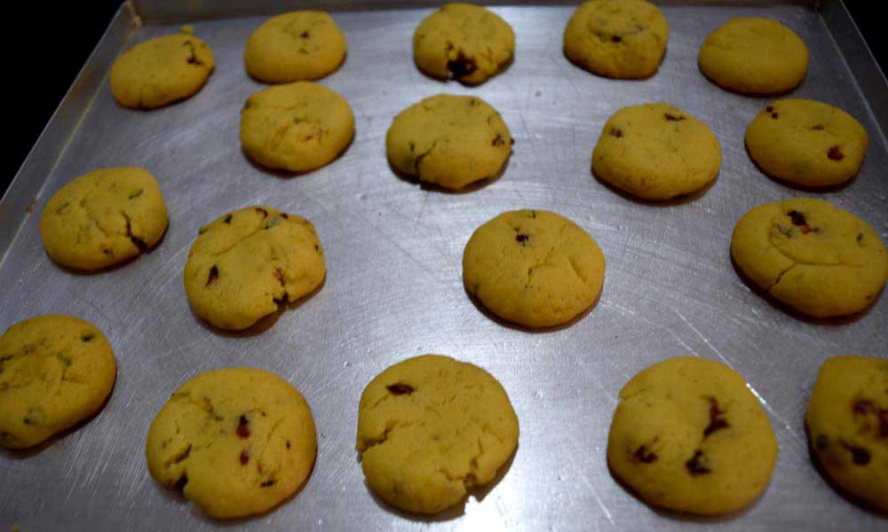 baked cranberry pistachio cookies