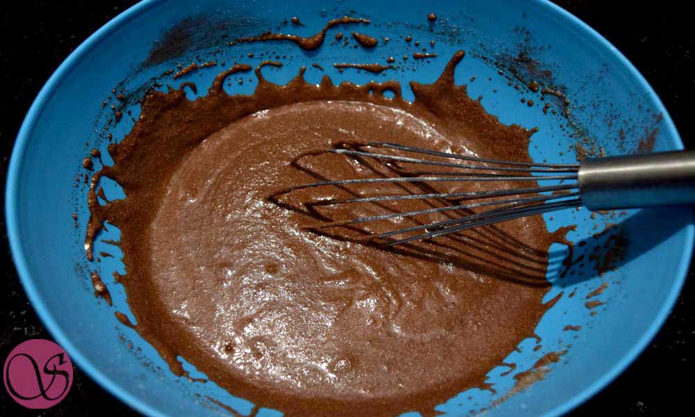 chocolate semolina cake batter