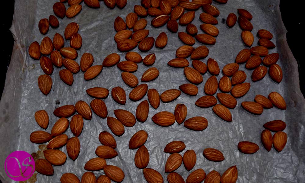 Almonds Coated with Honey Syrup